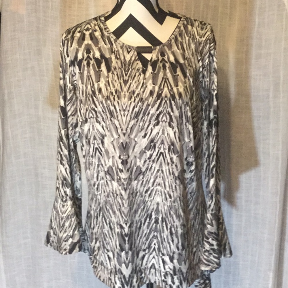 Robert Louis Blouse, 1x, keyhole neck, bell cuffs
